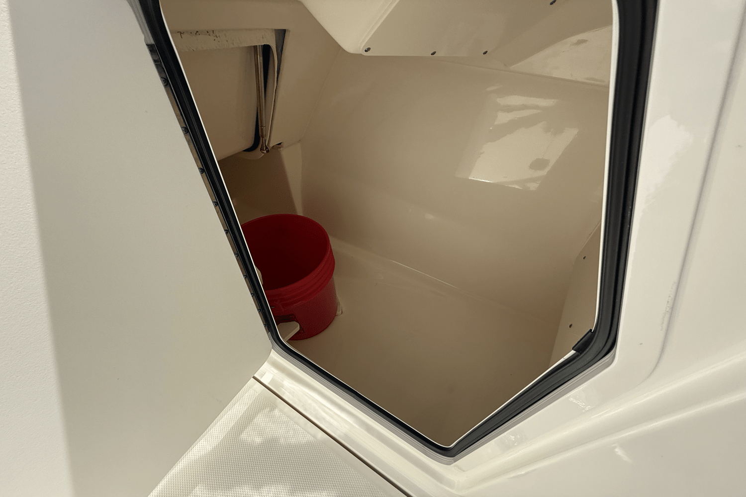 2023 Boston Whaler 240 VANTAGE Image Thumbnail #21