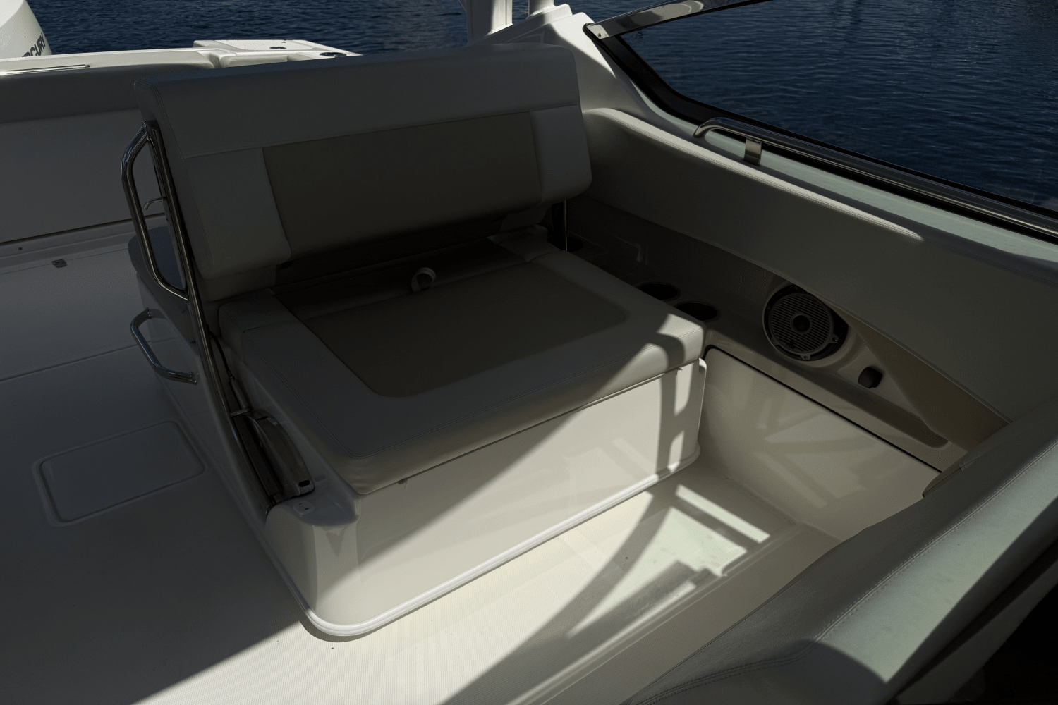 2023 Boston Whaler 240 VANTAGE Image Thumbnail #9