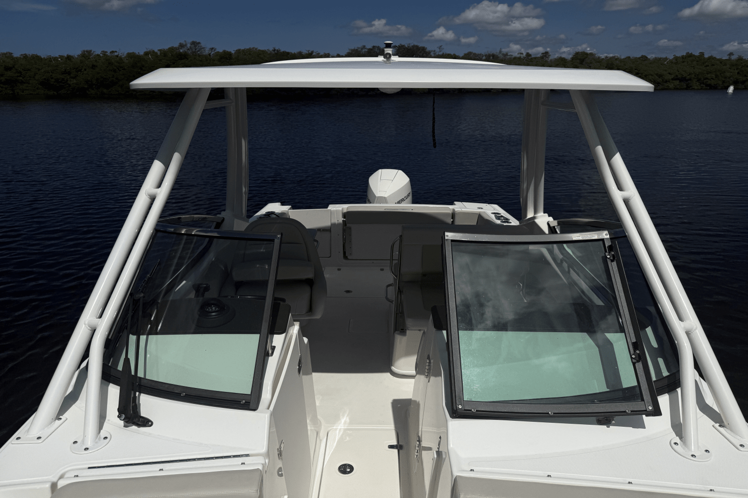 2023 Boston Whaler 240 VANTAGE Image Thumbnail #8