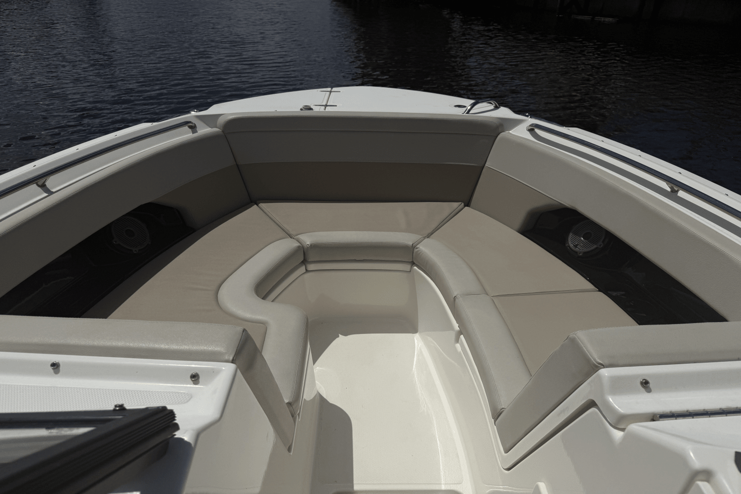 2023 Boston Whaler 240 VANTAGE Image Thumbnail #4