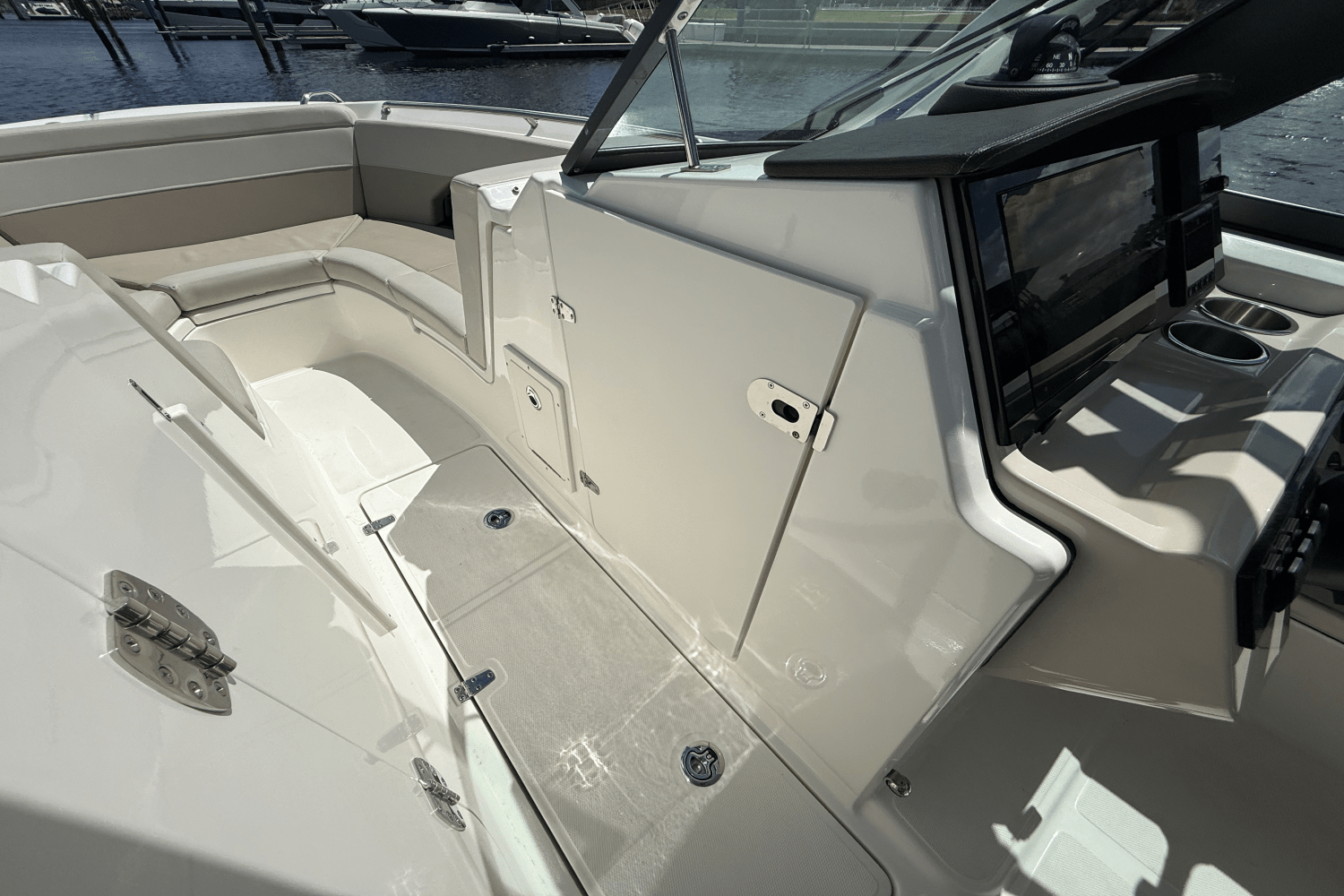 2023 Boston Whaler 240 VANTAGE Image Thumbnail #20