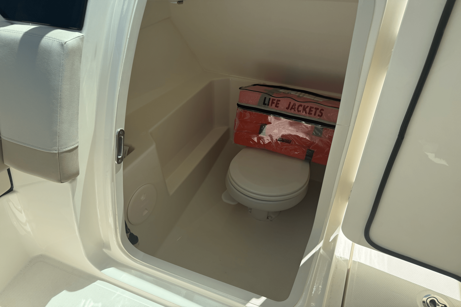 2023 Boston Whaler 240 VANTAGE Image Thumbnail #11