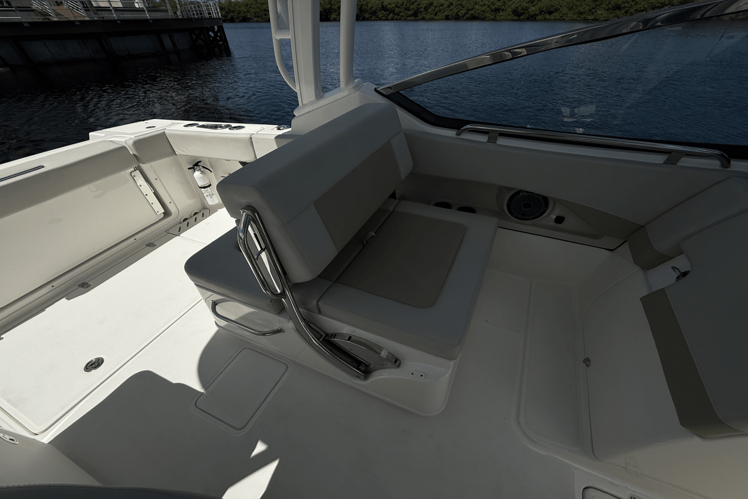 2023 Boston Whaler 240 VANTAGE Image Thumbnail #15