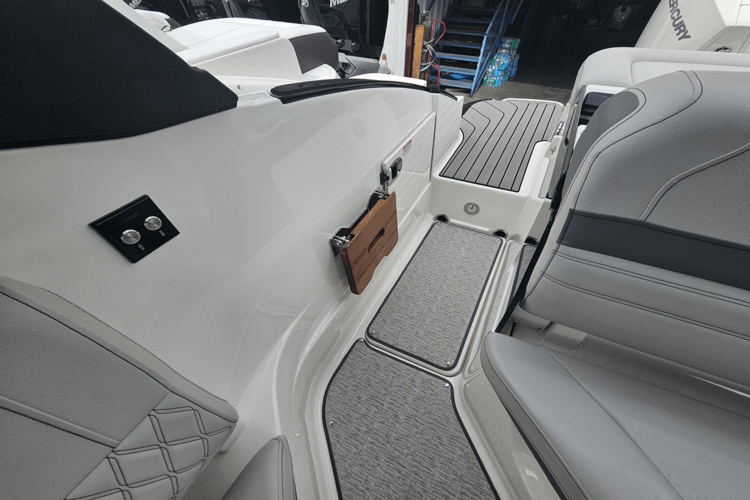 2024 Sea Ray 260 SLX-OB Image Thumbnail #12