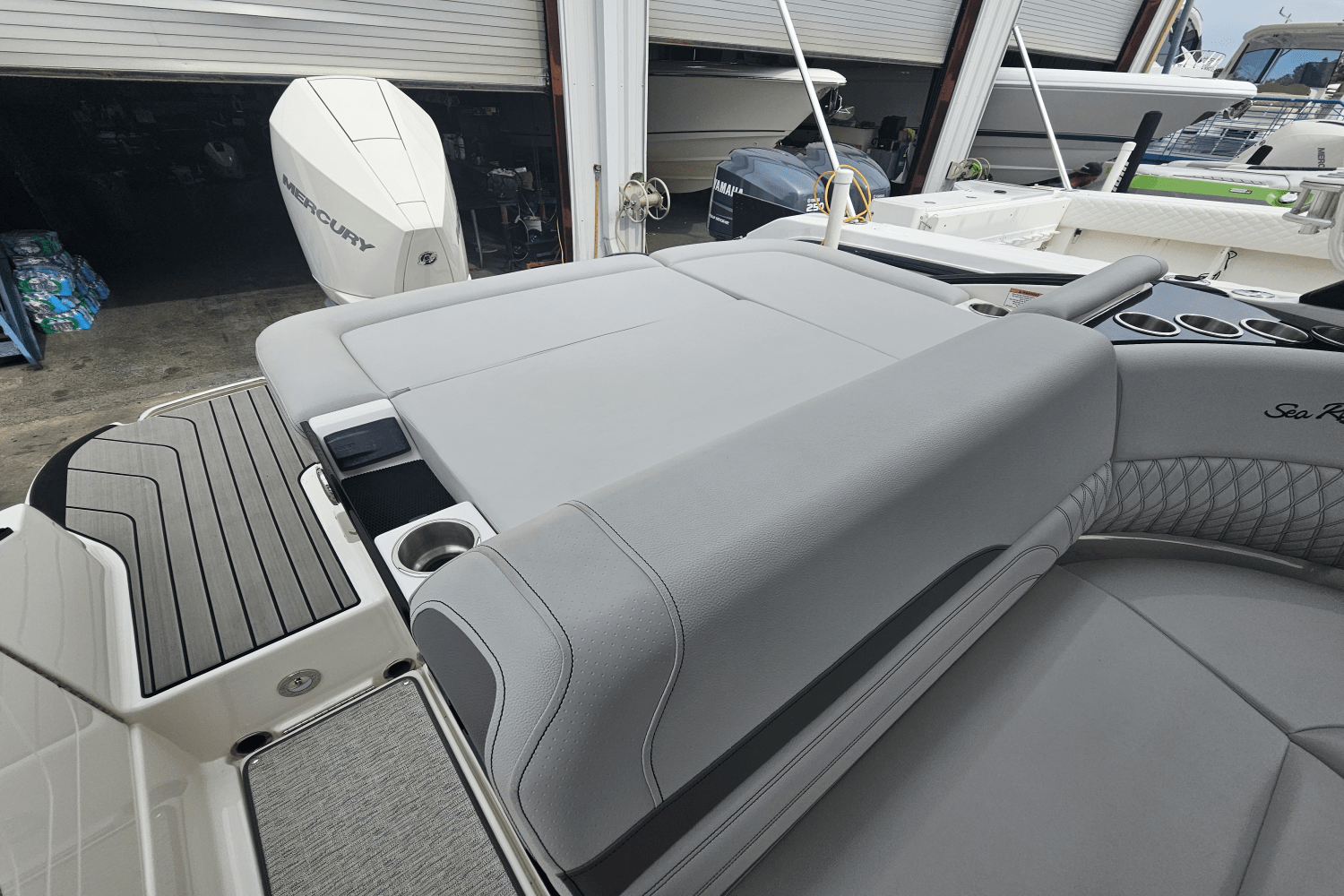 2024 Sea Ray 260 SLX-OB Image Thumbnail #13