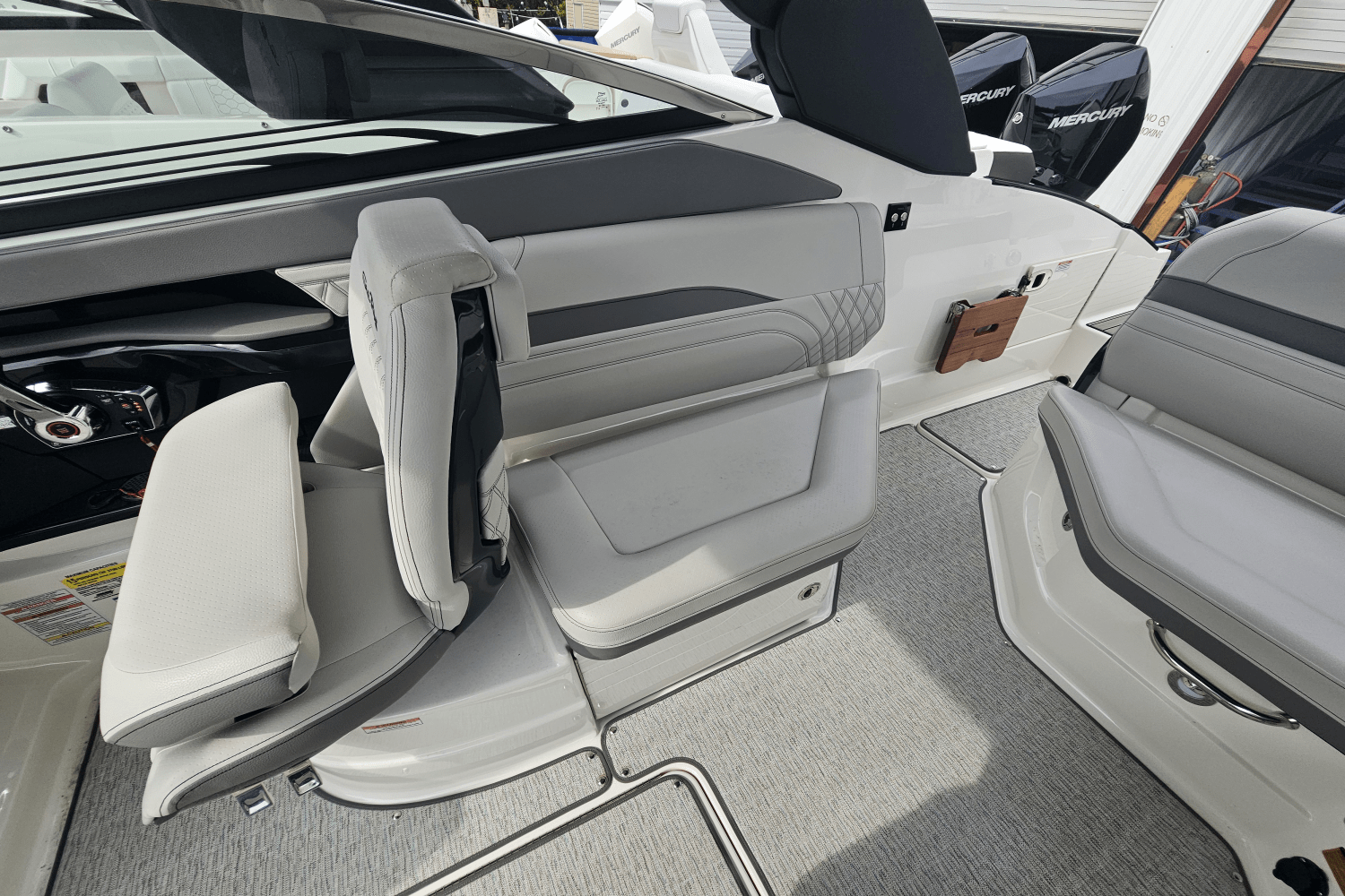 2024 Sea Ray 260 SLX-OB Image Thumbnail #11