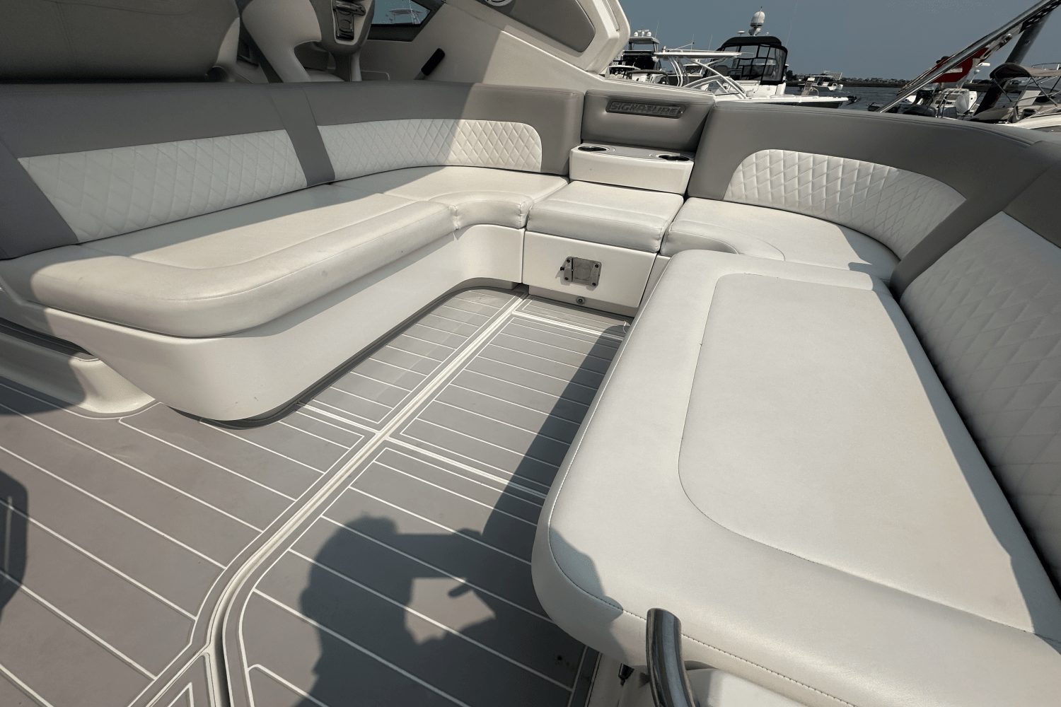 2016 Chaparral 330 SIGNATURE Image Thumbnail #15
