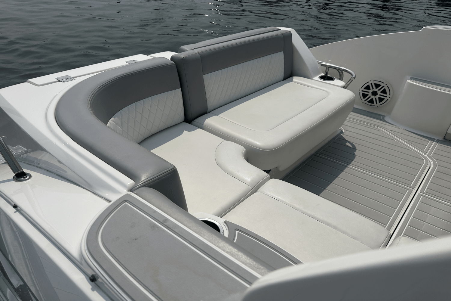 2016 Chaparral 330 SIGNATURE Image Thumbnail #7