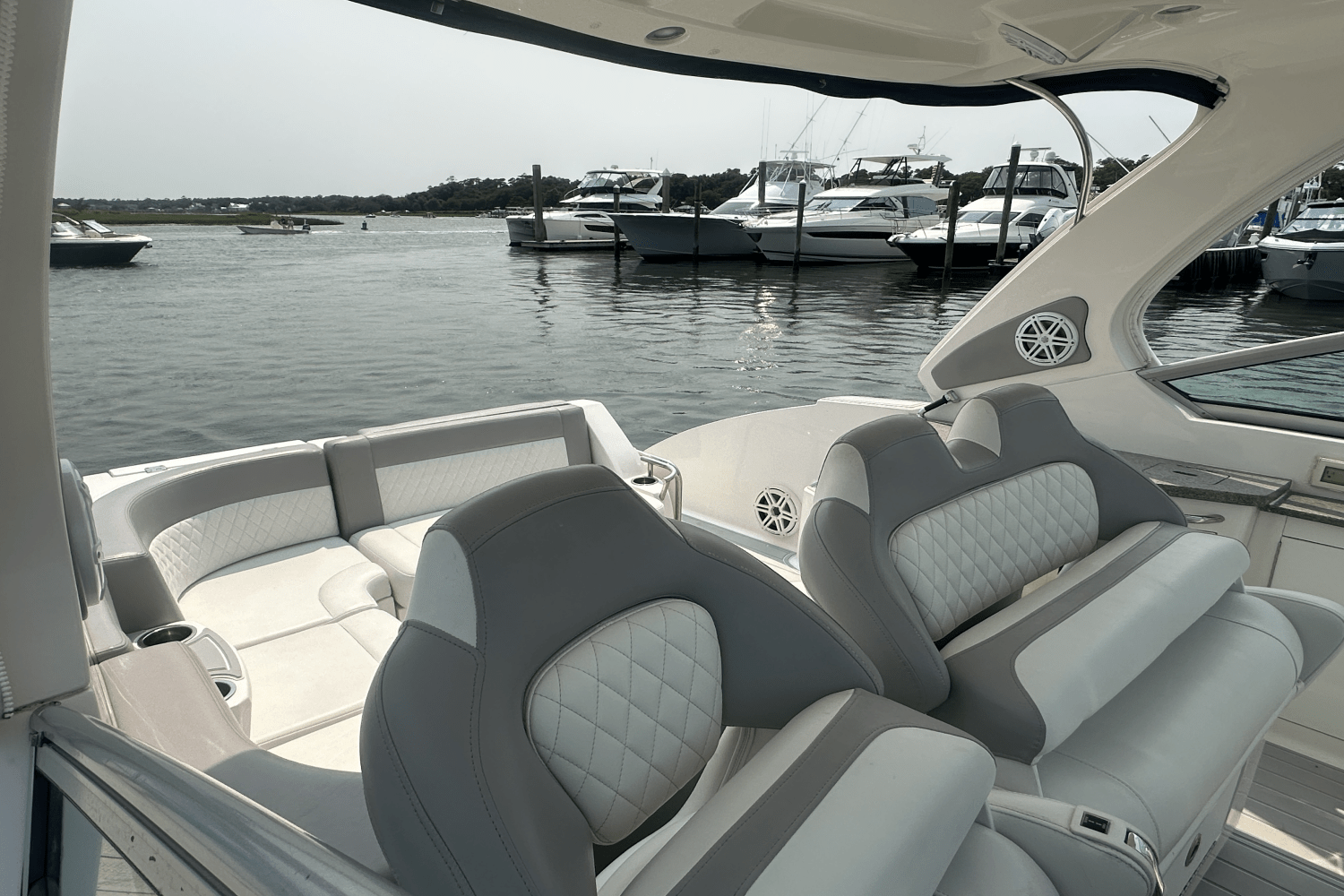 2016 Chaparral 330 SIGNATURE Image Thumbnail #14