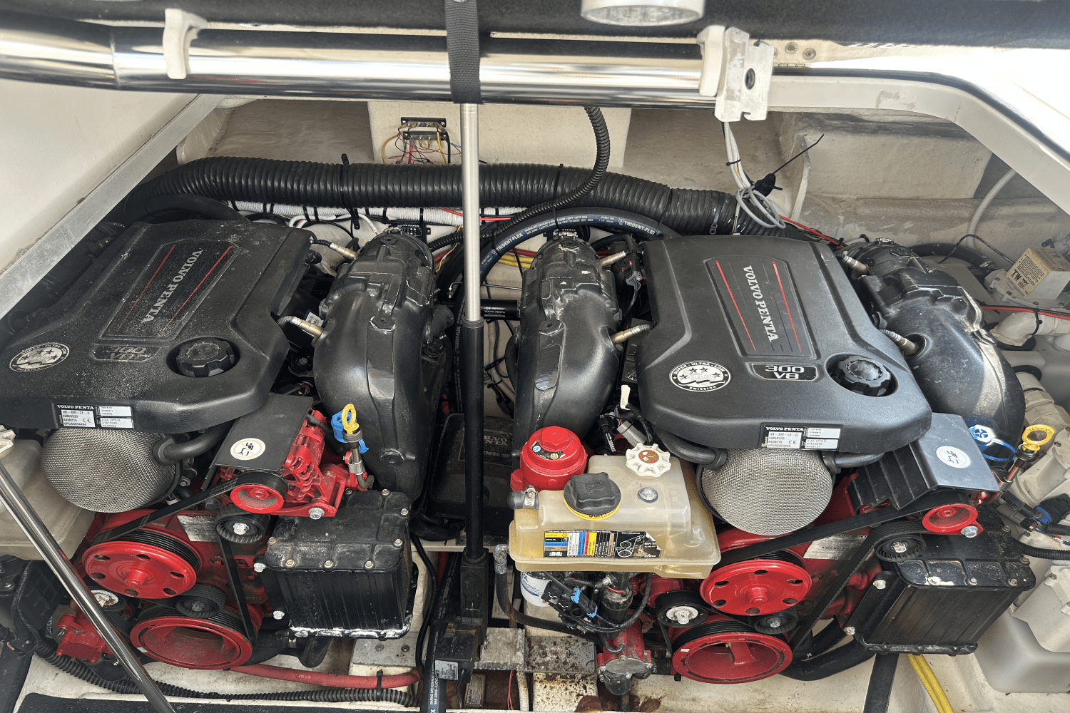 2016 Chaparral 330 SIGNATURE Image Thumbnail #30