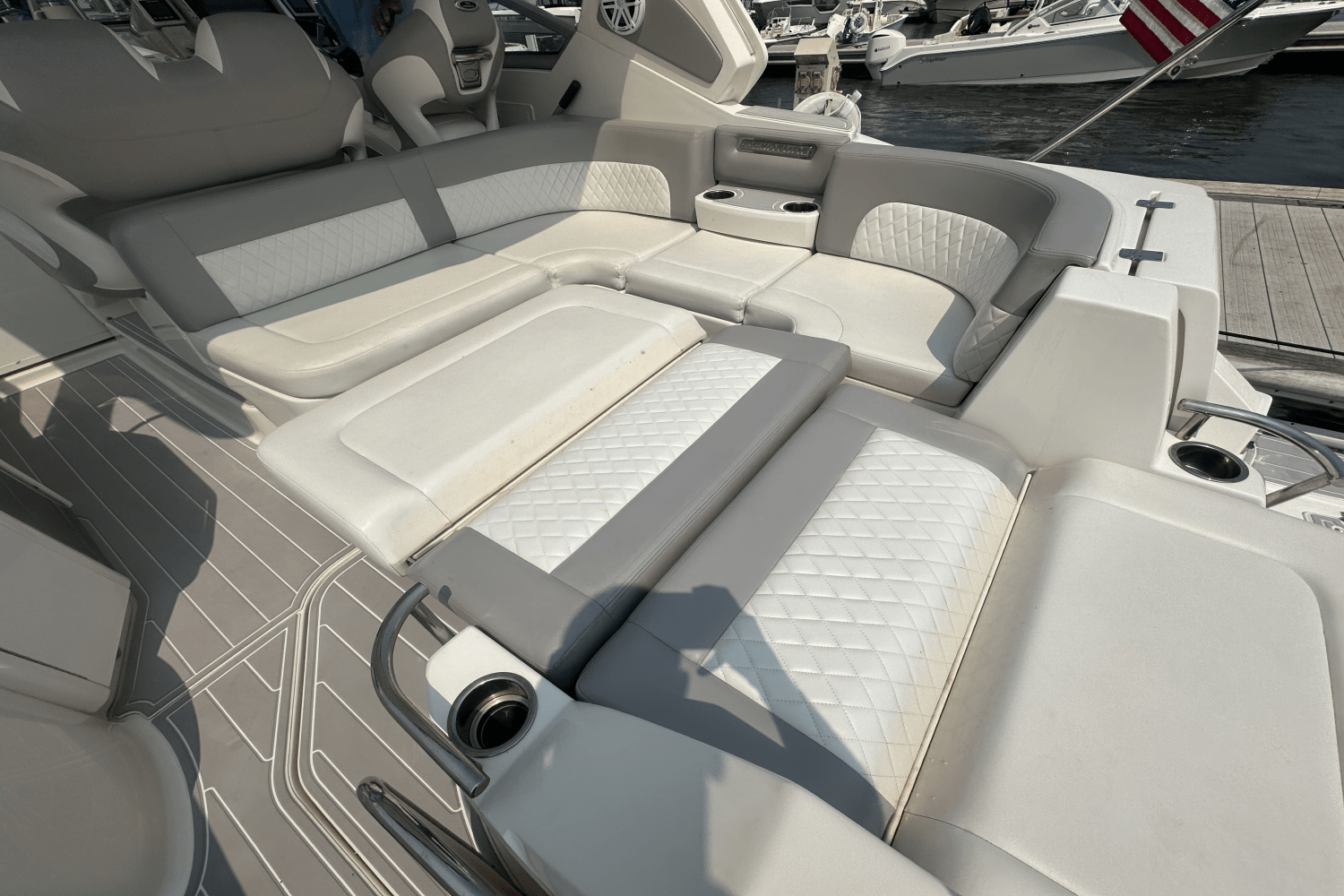 2016 Chaparral 330 SIGNATURE Image Thumbnail #17