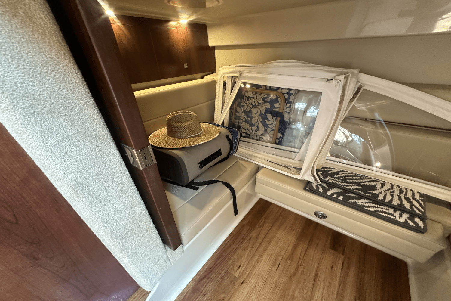 2016 Chaparral 330 SIGNATURE Image Thumbnail #24