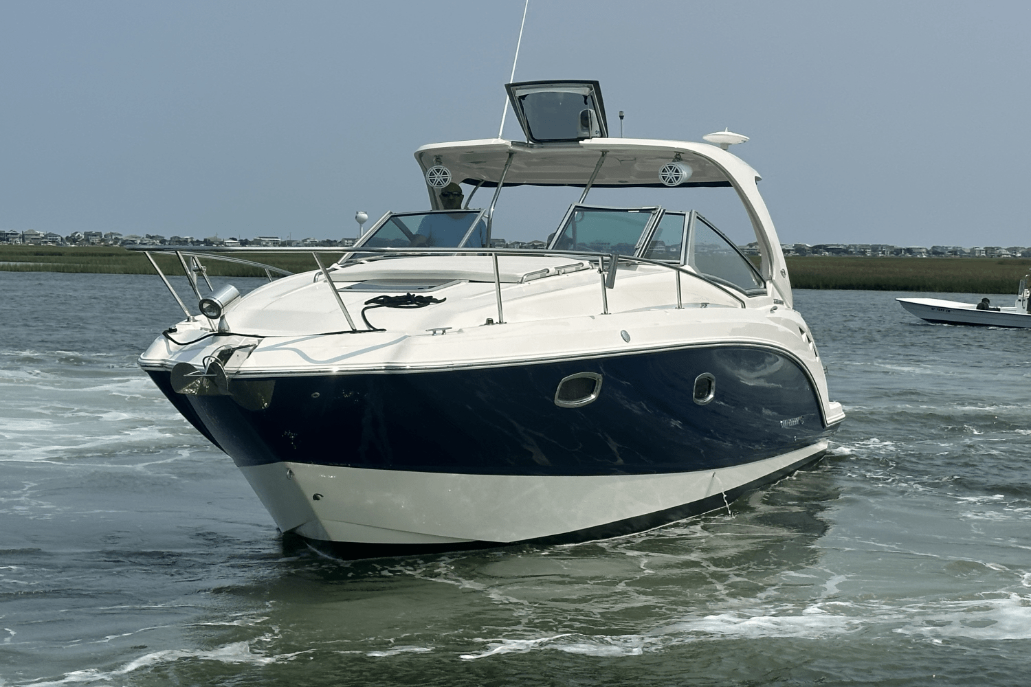 2016 Chaparral 330 SIGNATURE Image Thumbnail #3