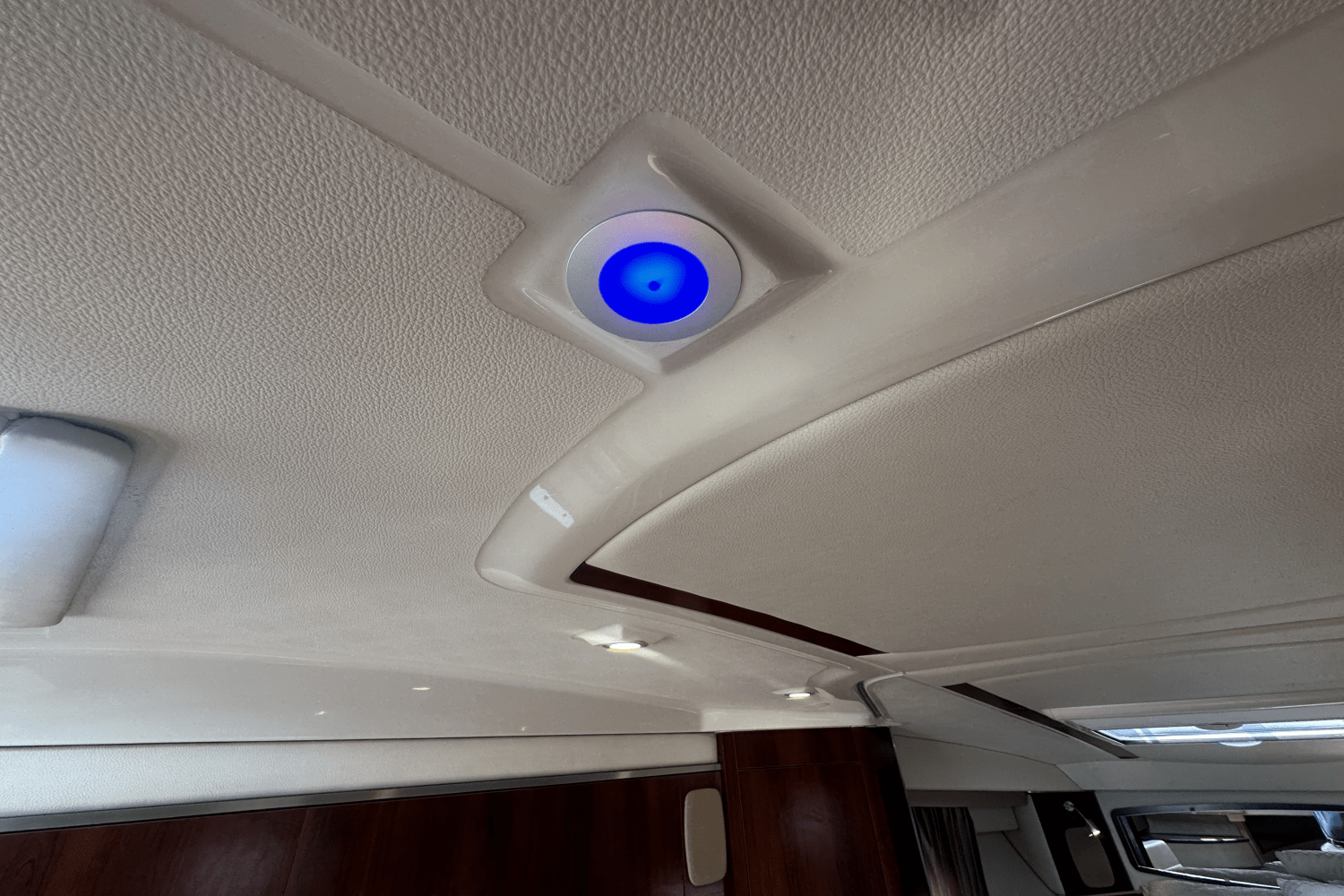 2016 Chaparral 330 SIGNATURE Image Thumbnail #27