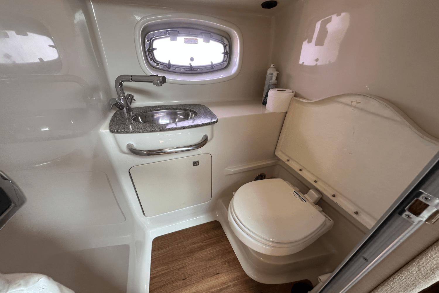 2016 Chaparral 330 SIGNATURE Image Thumbnail #26