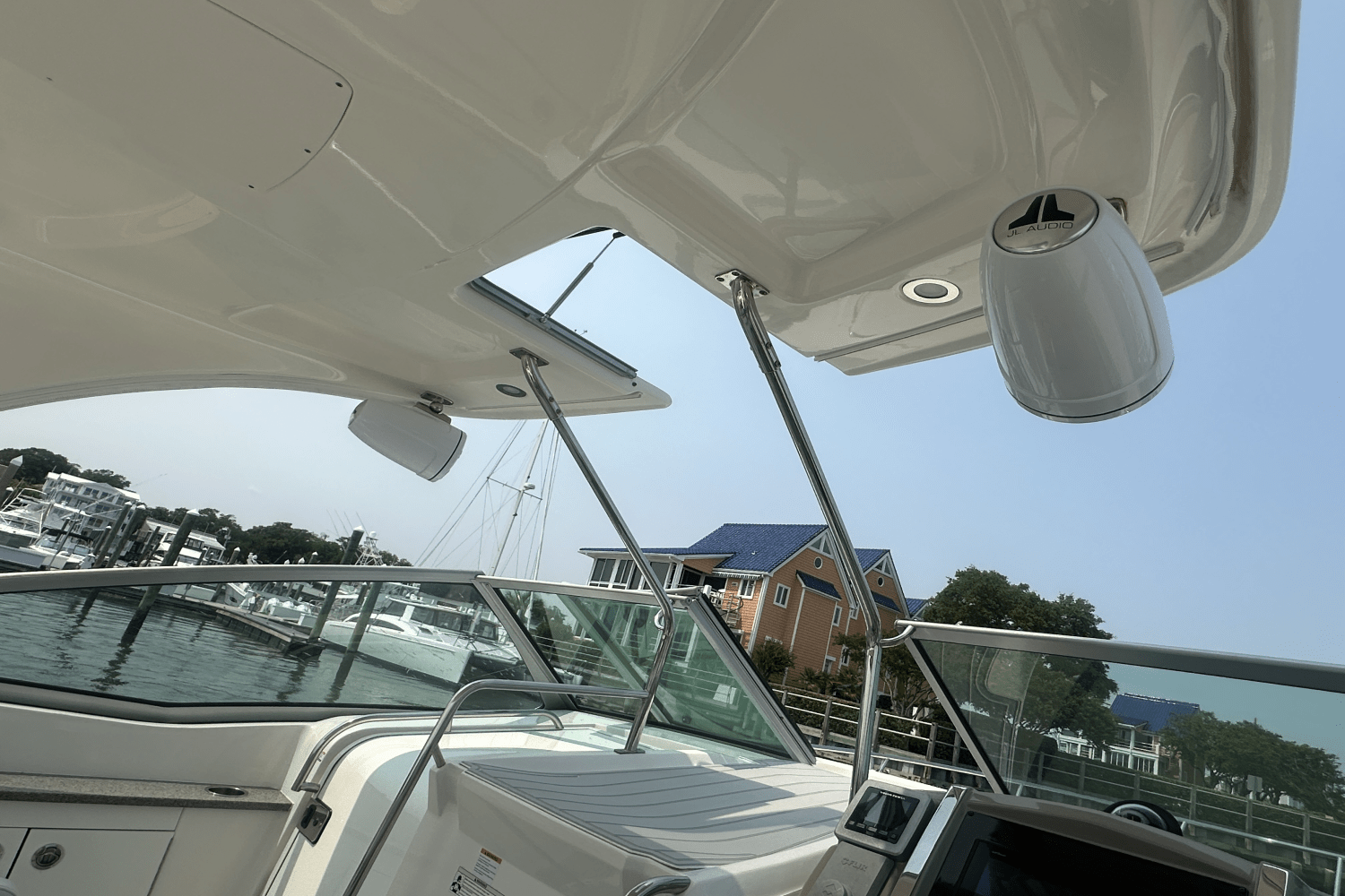 2016 Chaparral 330 SIGNATURE Image Thumbnail #13