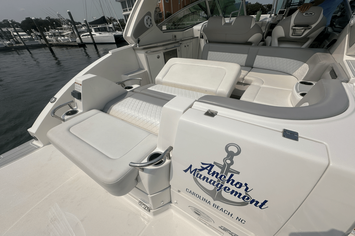 2016 Chaparral 330 SIGNATURE Image Thumbnail #18