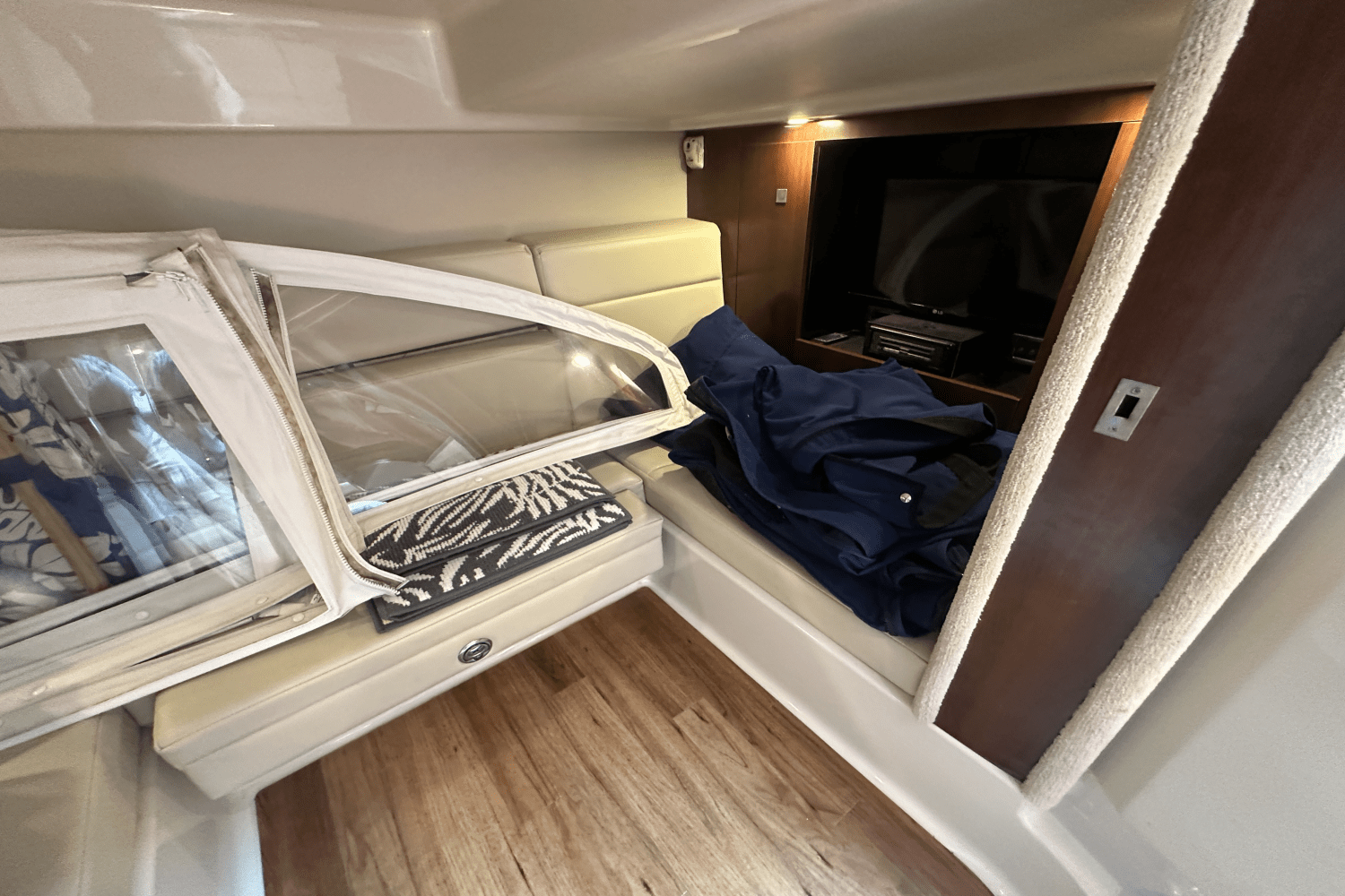 2016 Chaparral 330 SIGNATURE Image Thumbnail #25