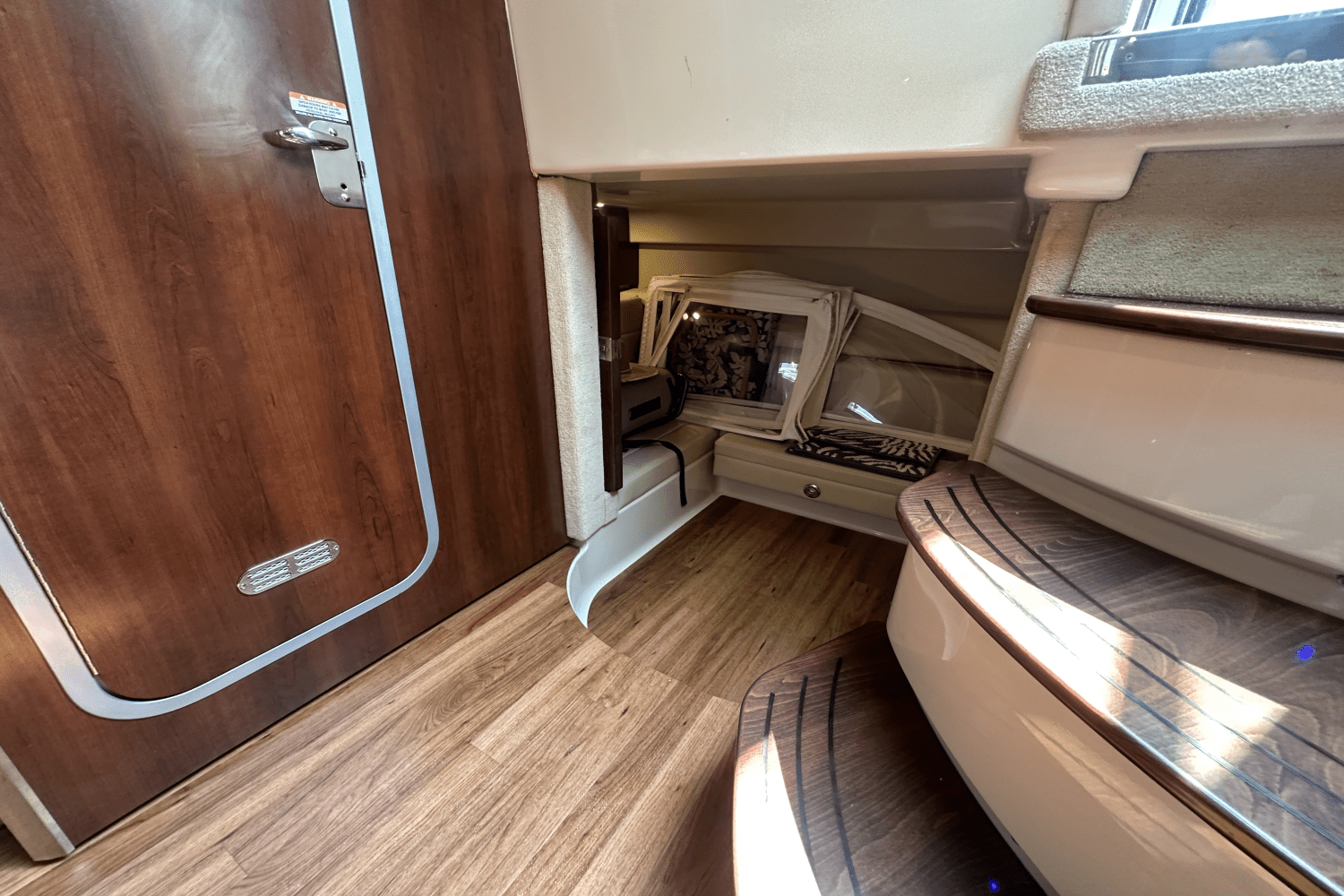 2016 Chaparral 330 SIGNATURE Image Thumbnail #23
