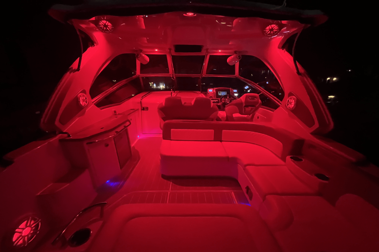 2016 Chaparral 330 SIGNATURE Image Thumbnail #4