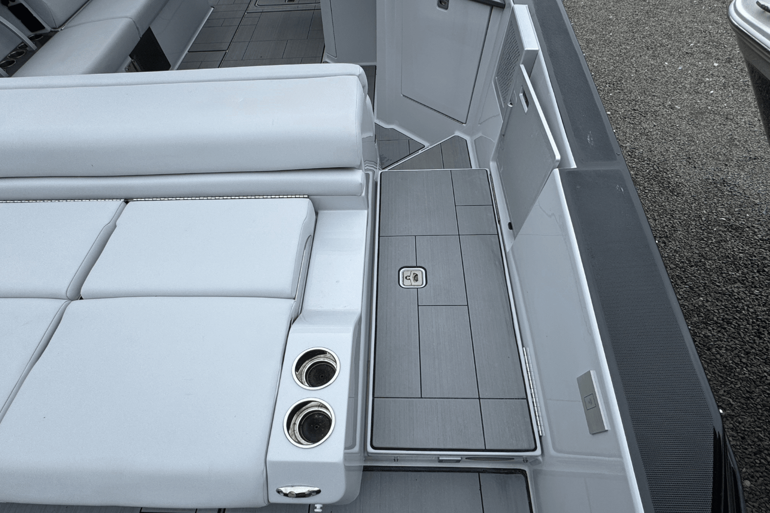 2022 Aviara AV32 Outboard Image Thumbnail #5