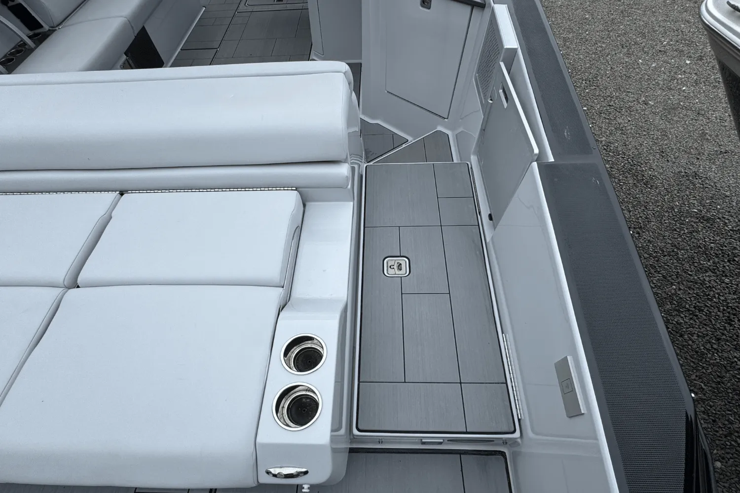 2022 Aviara AV32 Outboard Image Thumbnail #5