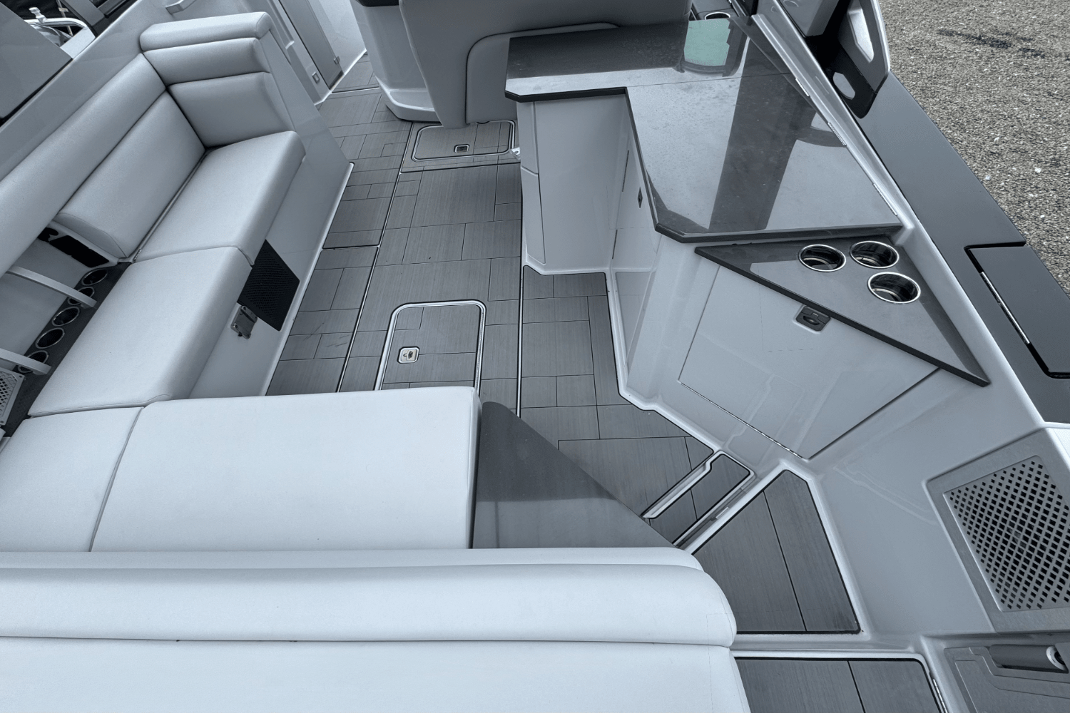 2022 Aviara AV32 Outboard Image Thumbnail #8