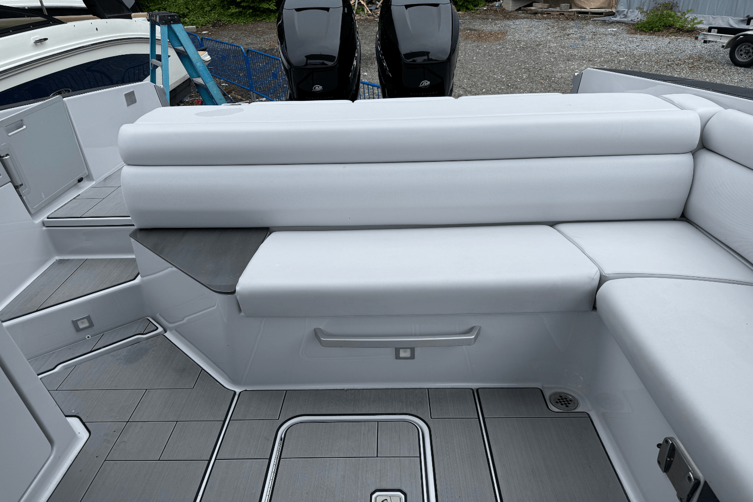2022 Aviara AV32 Outboard Image Thumbnail #10