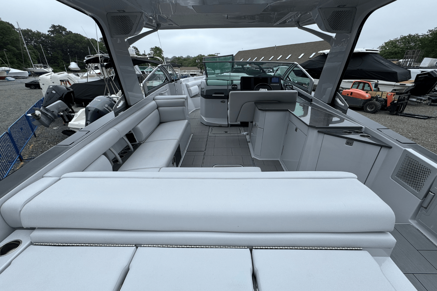 2022 Aviara AV32 Outboard Image Thumbnail #6