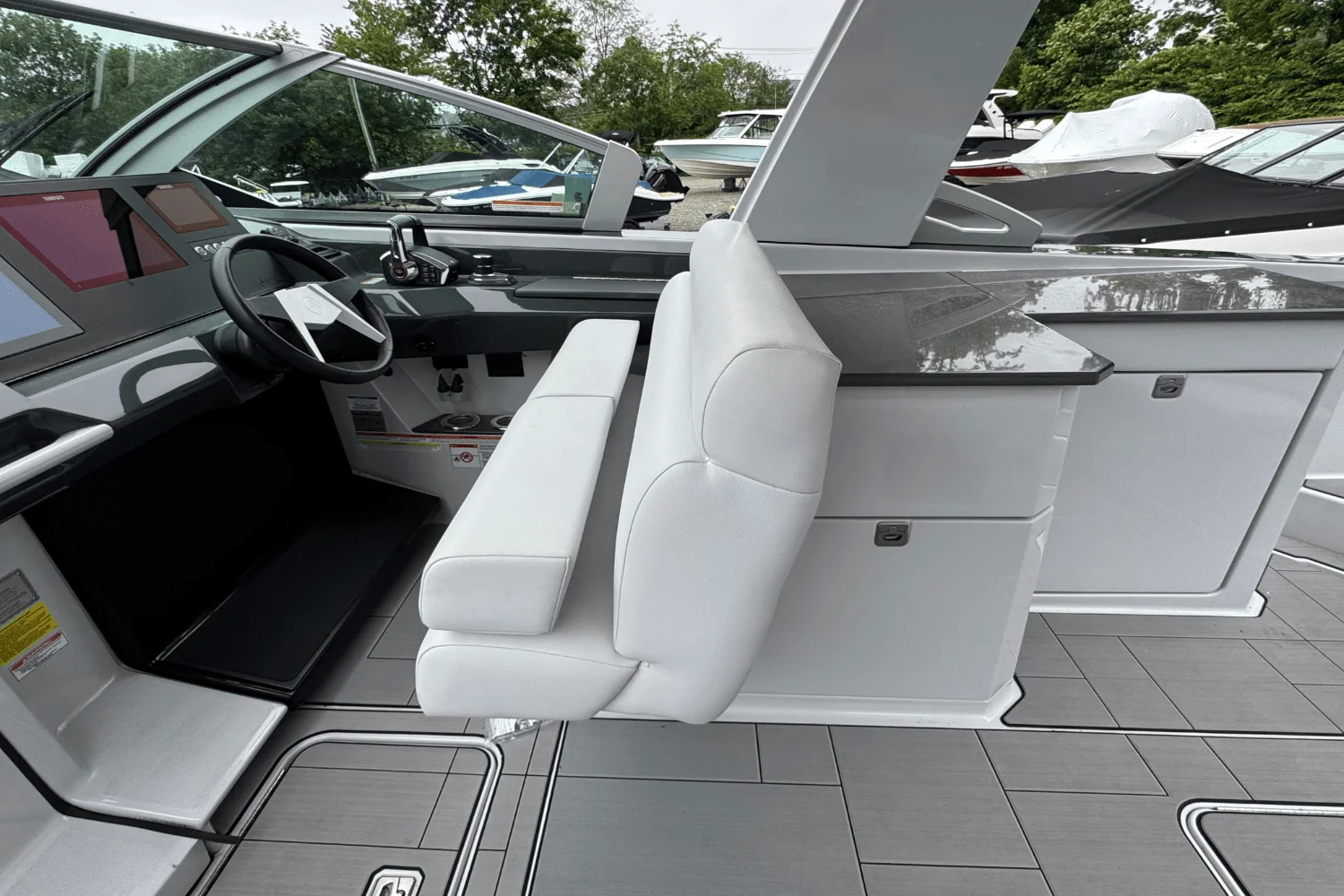 2022 Aviara AV32 Outboard Image Thumbnail #13