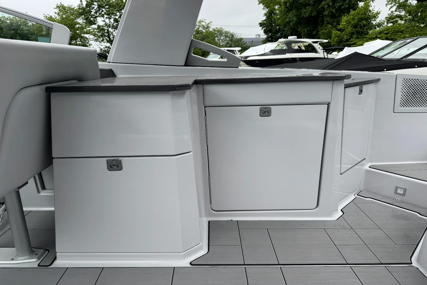 2022 Aviara AV32 Outboard Image Thumbnail #9