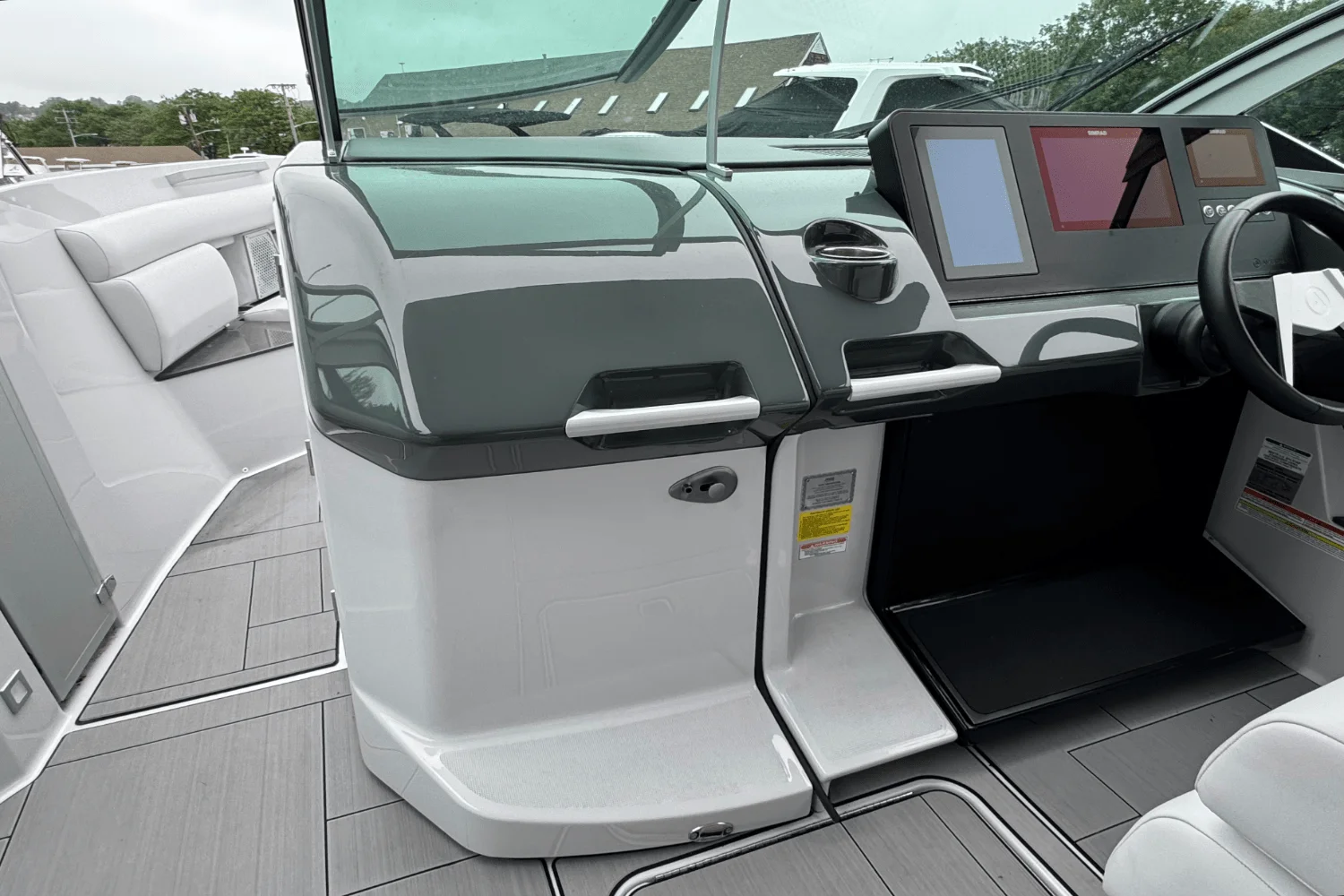 2022 Aviara AV32 Outboard Image Thumbnail #21