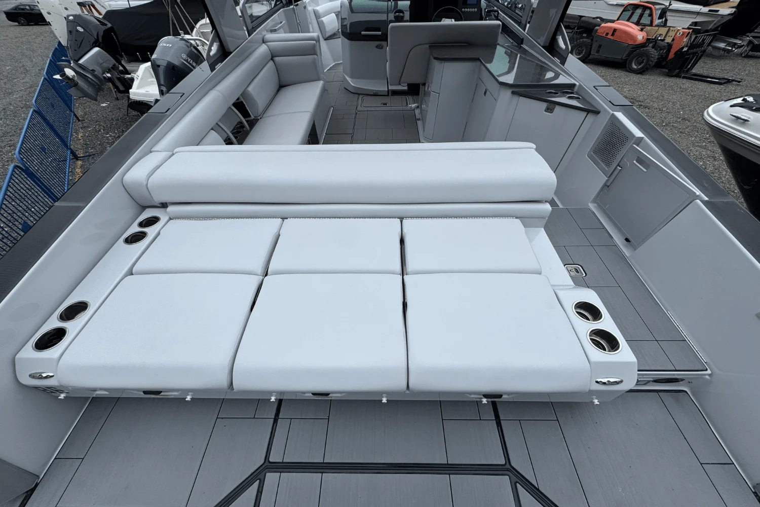 2022 Aviara AV32 Outboard Image Thumbnail #4