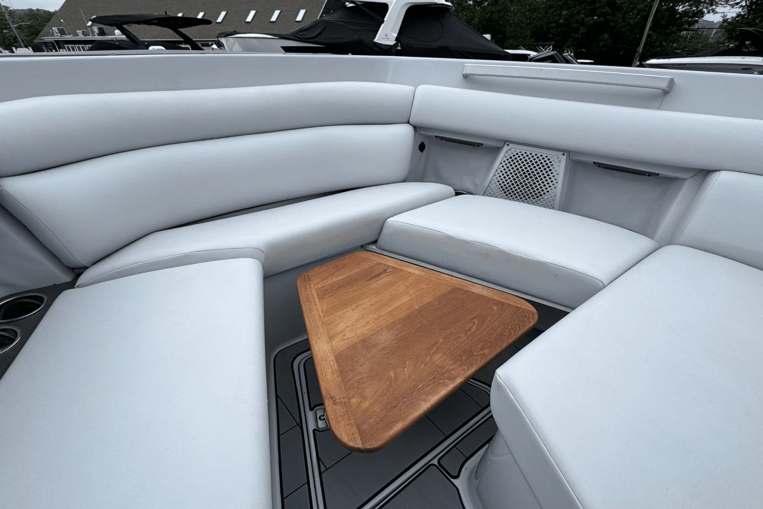 2022 Aviara AV32 Outboard Image Thumbnail #29