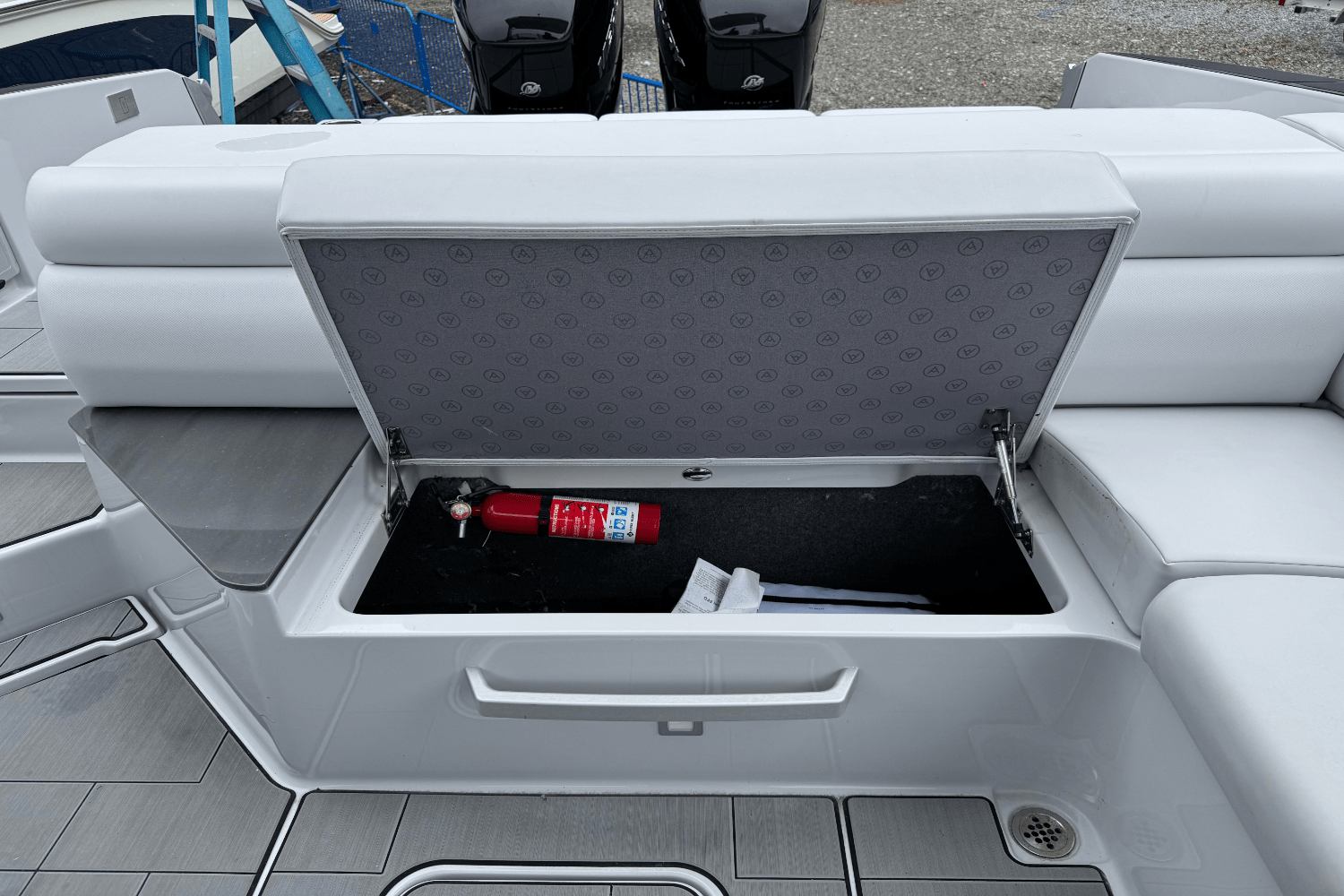 2022 Aviara AV32 Outboard Image Thumbnail #11