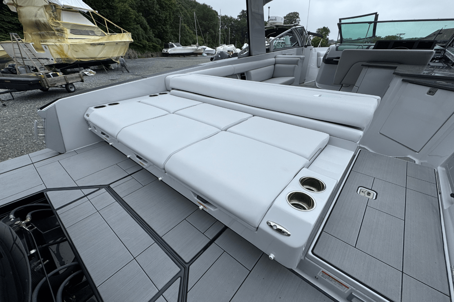 2022 Aviara AV32 Outboard Image Thumbnail #3