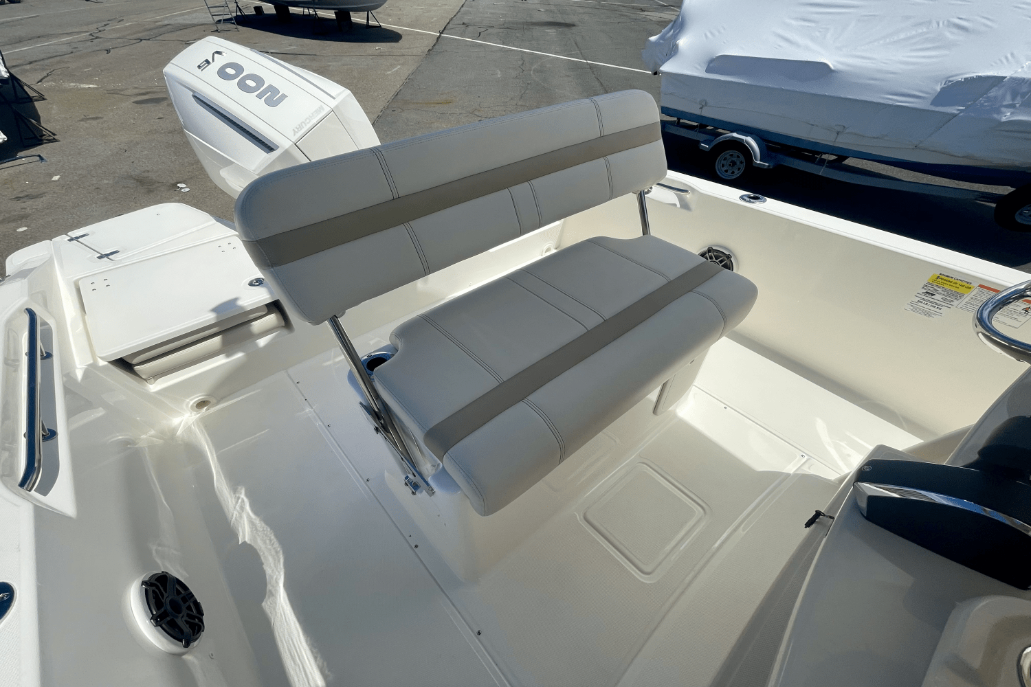 2025 Boston Whaler 220 Dauntless Image Thumbnail #8