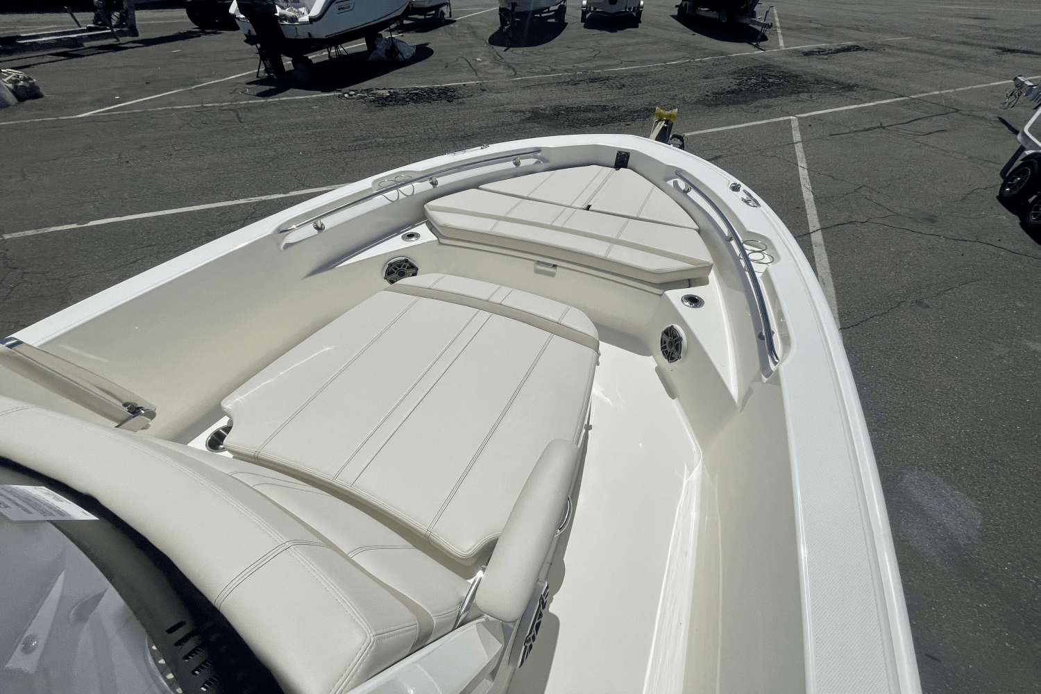 2025 Boston Whaler 220 Dauntless Image Thumbnail #12