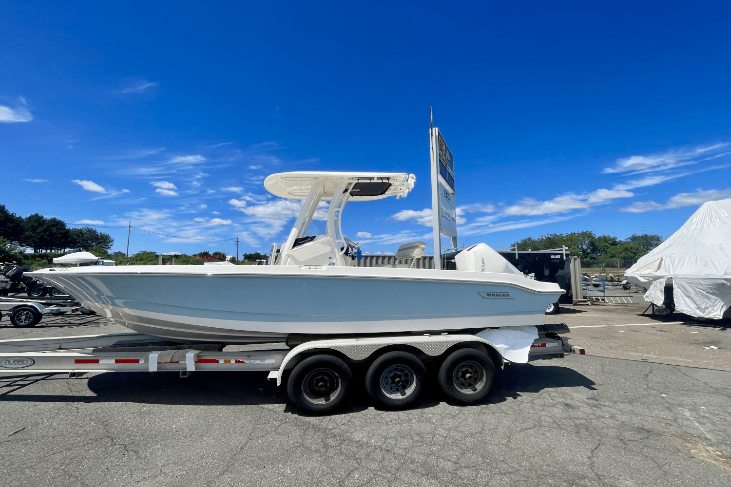 2025 Boston Whaler 220 Dauntless Image Thumbnail #2