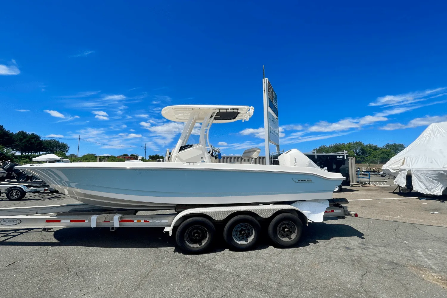 2025 Boston Whaler 220 Dauntless Image Thumbnail #2