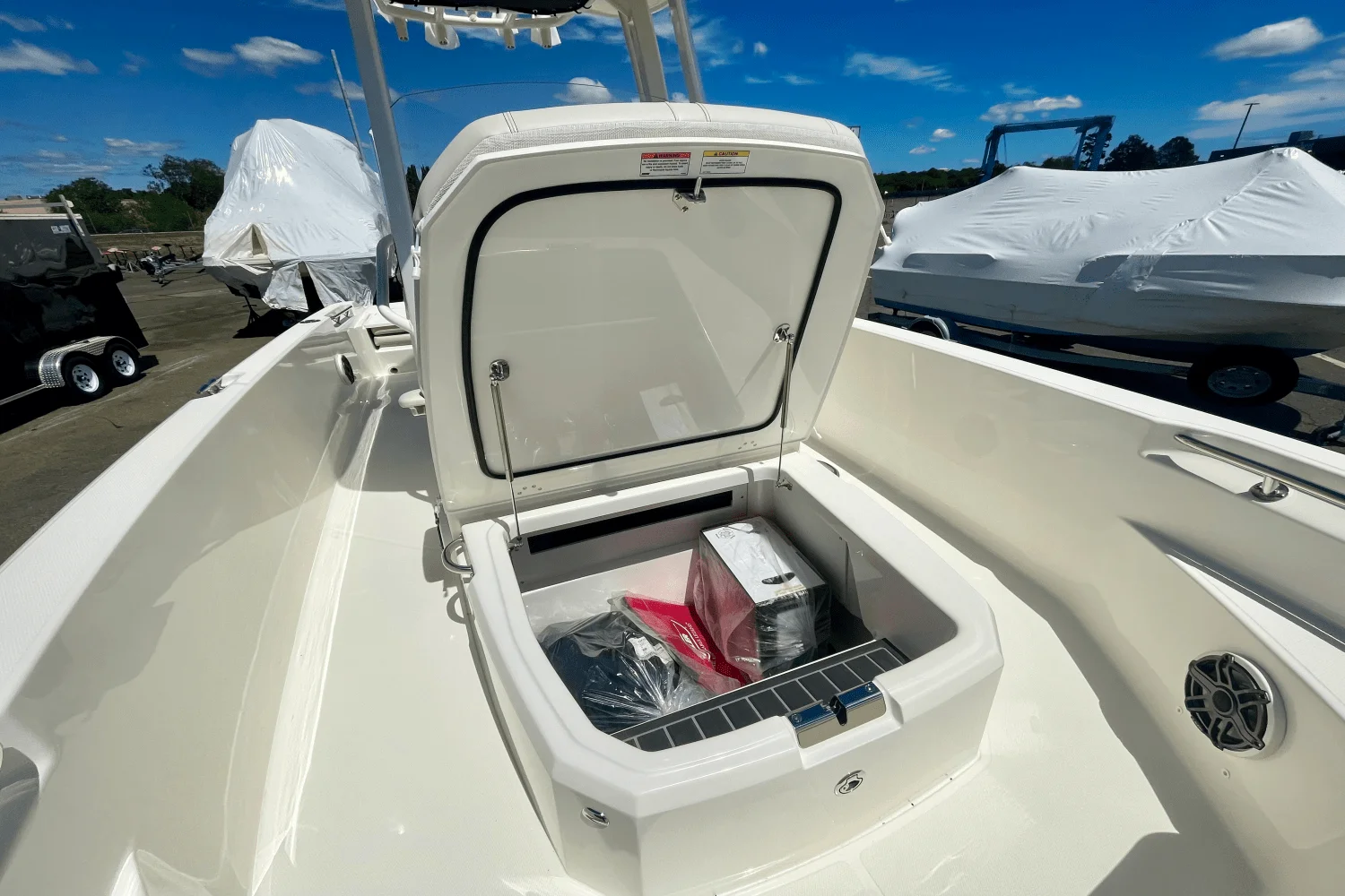 2025 Boston Whaler 220 Dauntless Image Thumbnail #14