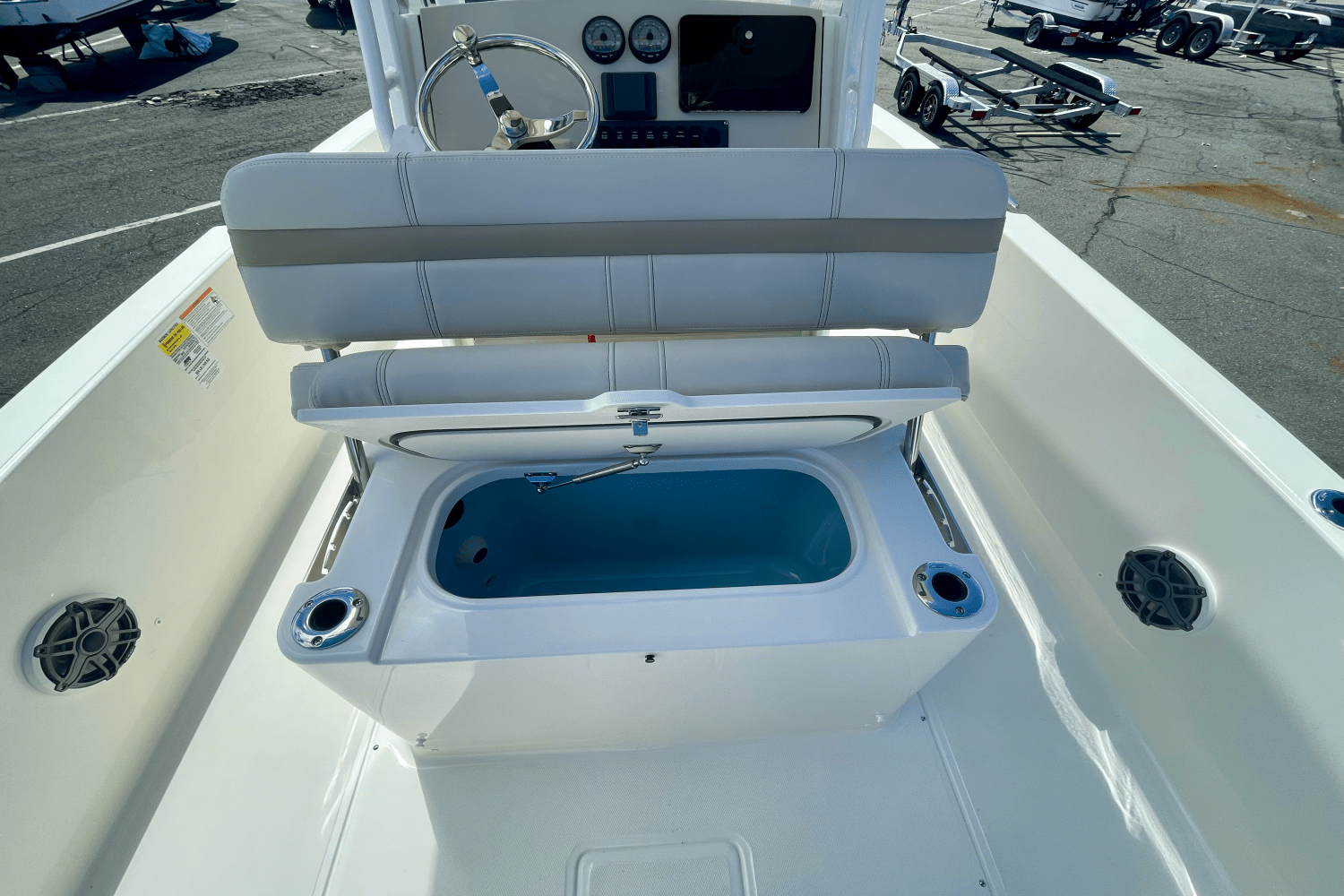 2025 Boston Whaler 220 Dauntless Image Thumbnail #6