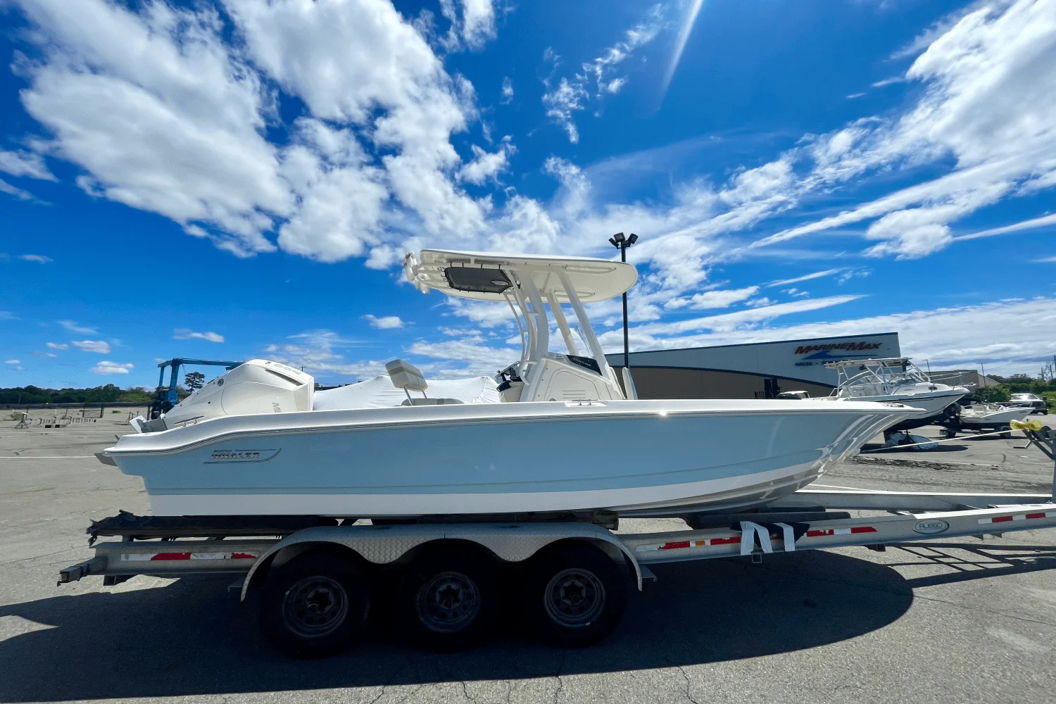 2025 Boston Whaler 220 Dauntless Image Thumbnail #1