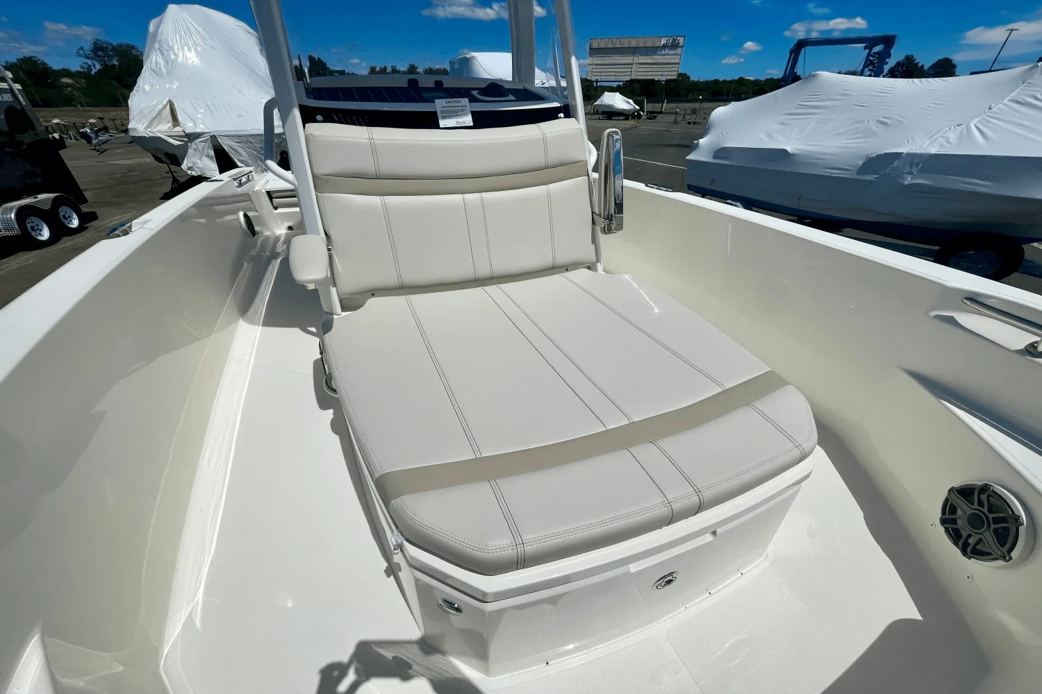 2025 Boston Whaler 220 Dauntless Image Thumbnail #13