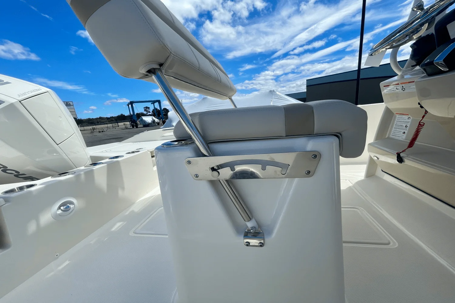 2025 Boston Whaler 220 Dauntless Image Thumbnail #7