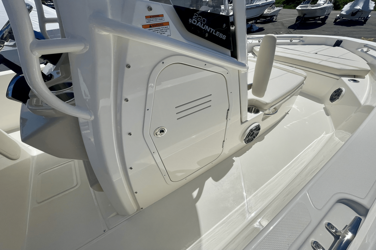 2025 Boston Whaler 220 Dauntless Image Thumbnail #10