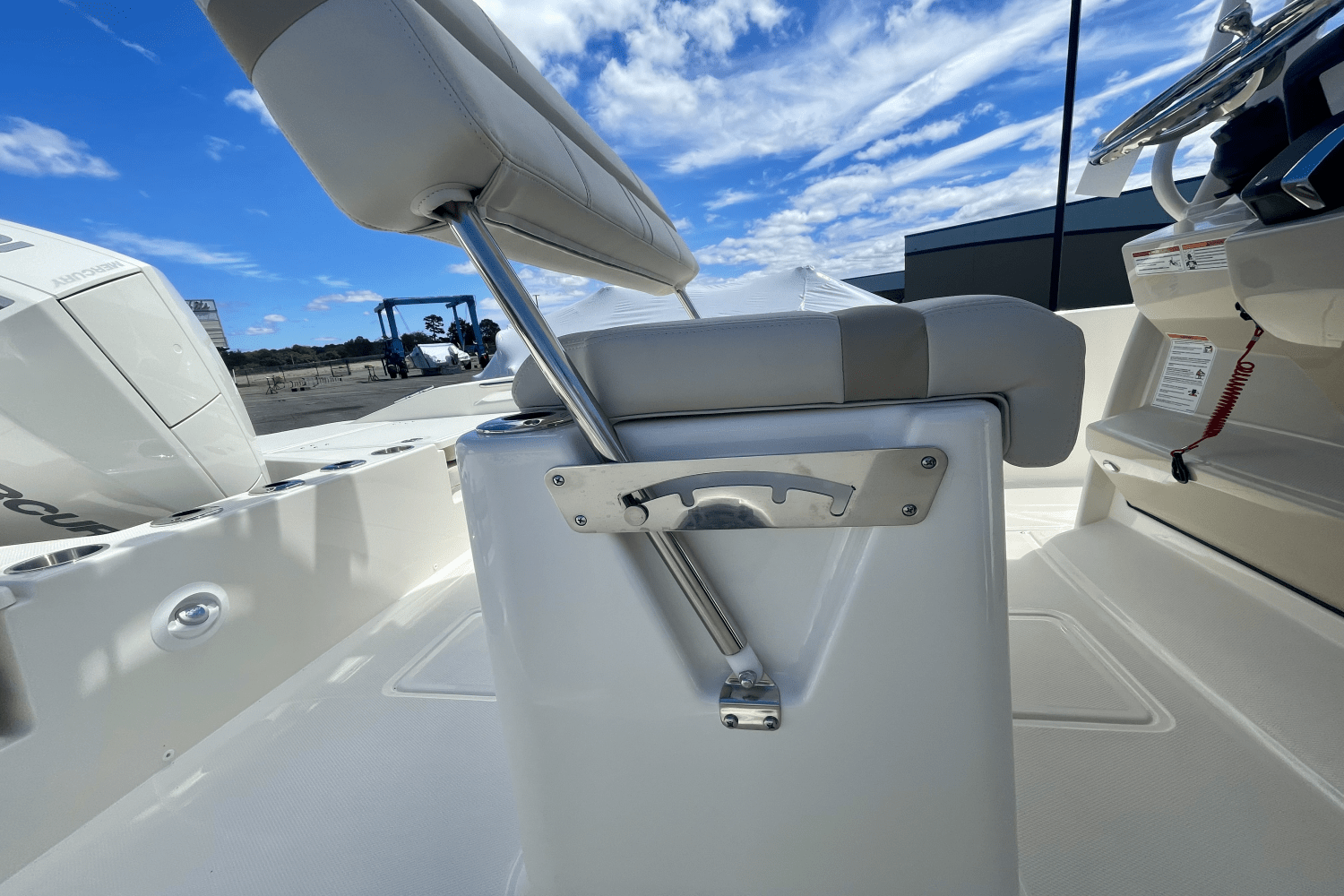 2025 Boston Whaler 220 Dauntless Image Thumbnail #7