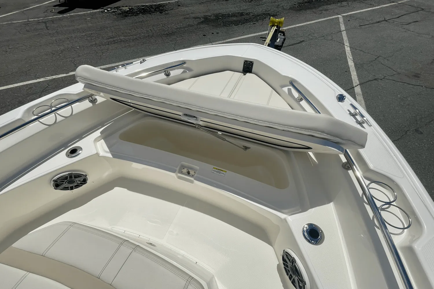 2025 Boston Whaler 220 Dauntless Image Thumbnail #16