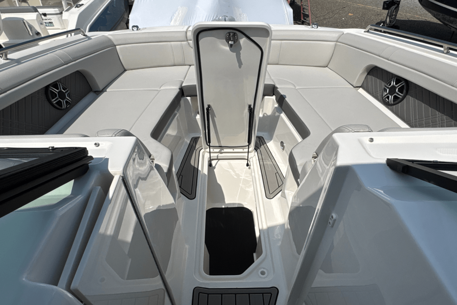2026 Sea Ray SDX 290 Outboard Image Thumbnail #27