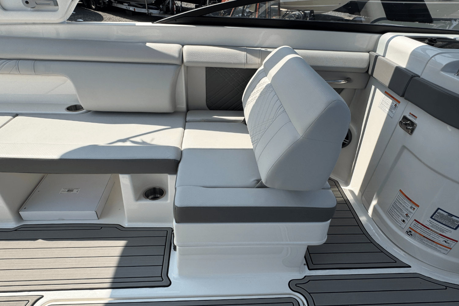 2026 Sea Ray SDX 290 Outboard Image Thumbnail #21